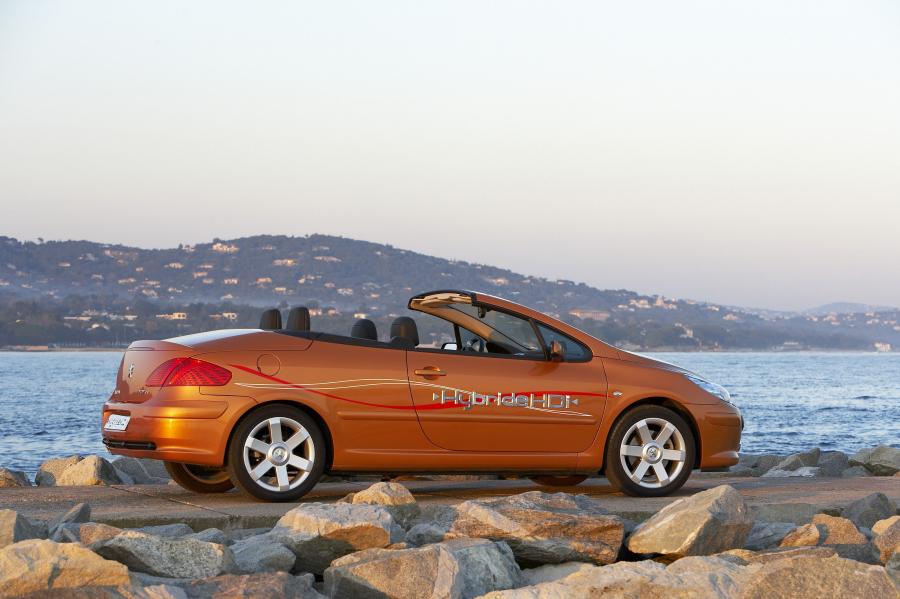  Peugeot 307 CC Hybride HDI Concept 2006 года  (фото 8 из 19)